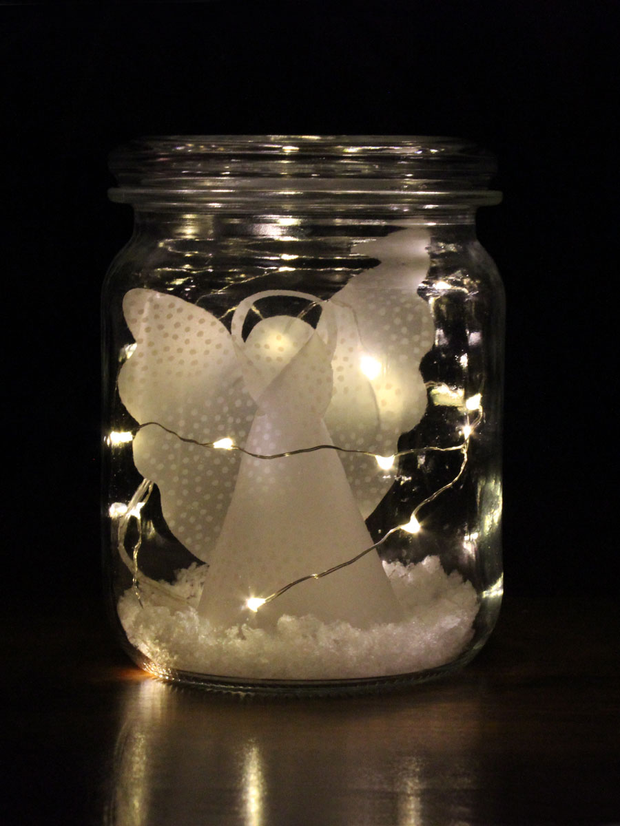 Dekotipp: Weihnachtsengel im Weckglas - mit kurzer Draht-LED-Lichterketter und Kunstschnee