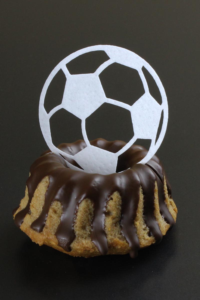 Cupcake Topper Fussball aus Esspapier