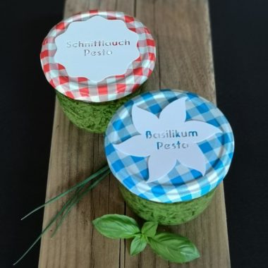 Schnittlauch-Pesto mit Minze & Plotterfreebie für Etiketten